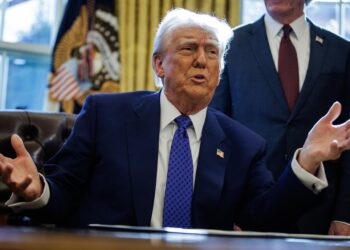 Trump llama «dictador» a Zelenski y le advierte que si no actúa «rápido» su país desaparecerá