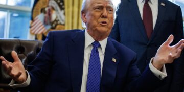 Trump llama «dictador» a Zelenski y le advierte que si no actúa «rápido» su país desaparecerá