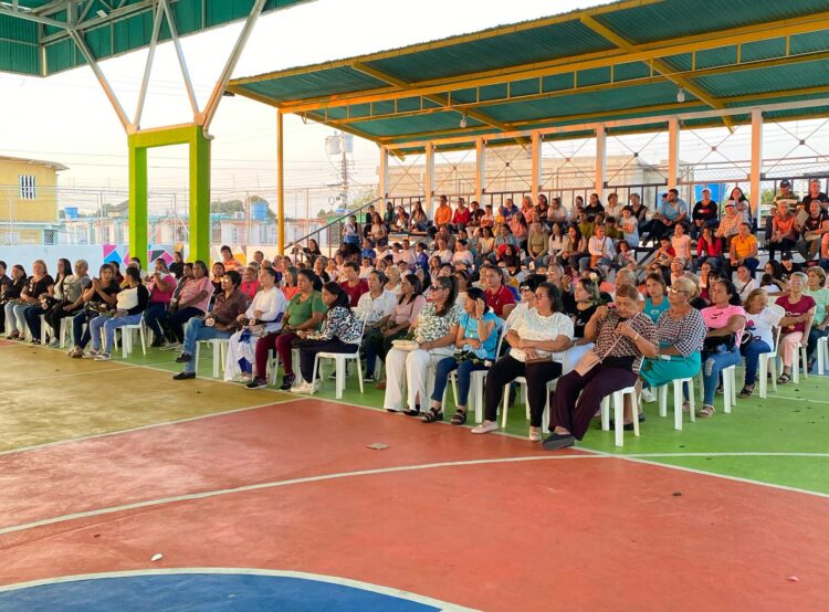 Aspecto de la actividad cumplida en la cancha techada del sector El Trompillo Uno