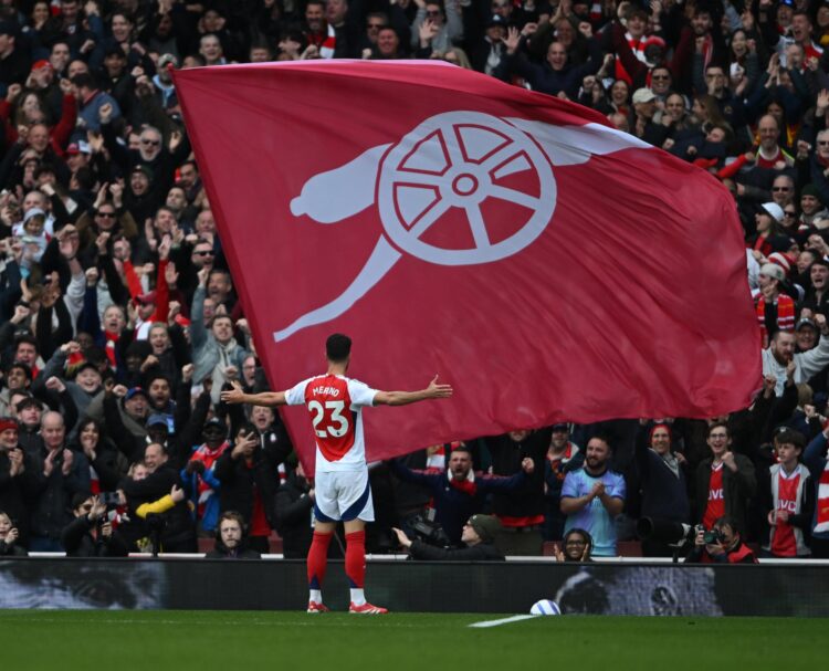 El jugador del Arsenal Mikel Merino celebra un gol durante el partido de la Premier Leagueque han jugado Arsenal y Chelsea, en Londres, Reino Unido. EFE/EPA/DANIEL HAMBURY