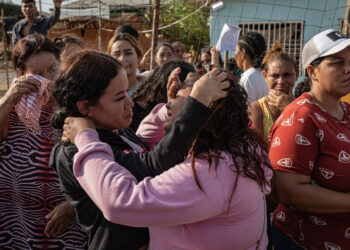 Pánico e indignación entre venezolanas en EE.UU. dejan las deportaciones a El Salvador