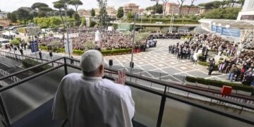 Secretario de Estado vaticano: el papa tendrá que «estar tranquilo» y seguir convalecencia