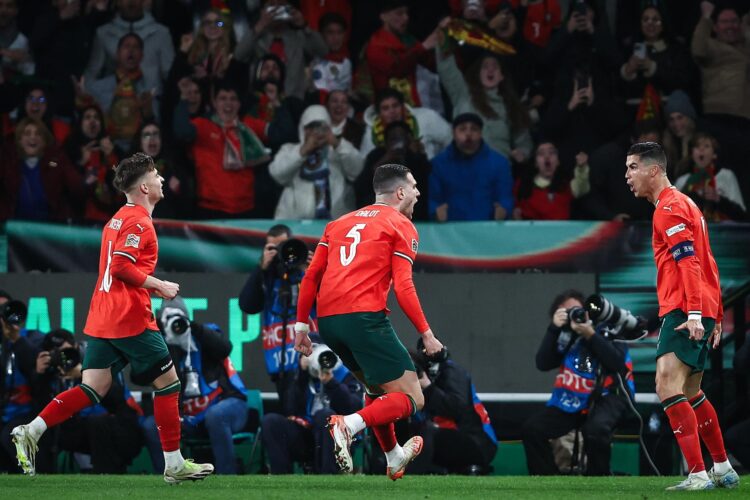 El jugador portugués Cristiano Ronaldo celebra un gol durante el partido de vuelta de cuartos de final de la UEFA Nations League que han jugado Portugal y Dinamarca jugado en el Alvalade Stadium, en Lisboa, Portugal. EFE/EPA/MIGUEL A. LOPES