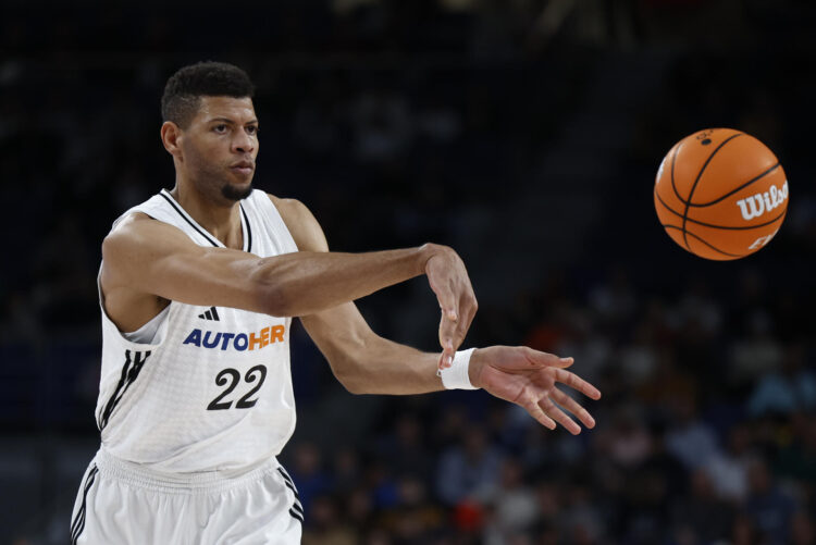 El pívot del Real Madrid Walter Tavares, el pasado domingo, durante el partido de la Liga Endesa ante el UCAM Murcia. EFE/ Daniel González