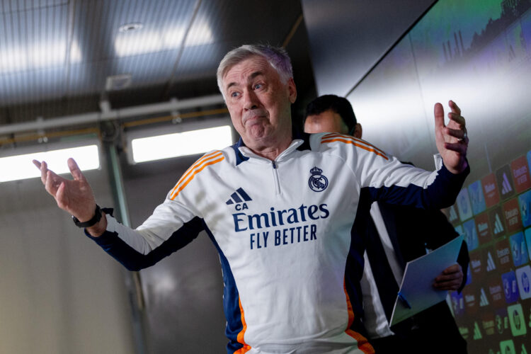 El entrenador del Real Madrid Carlo Ancelotti, durante la rueda de prensa ofrecida esta mañana en la Ciudad Deportiva de Valdebebas. EFE/Daniel González