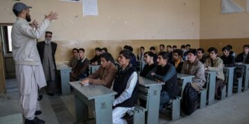 La ONU condena la prohibición de la educación secundaria para niñas en Afganistán