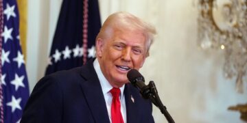 Trump anuncia un arancel del 25 % para los automóviles fabricados fuera de EE.UU.