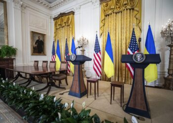 La Casa Blanca dice que no ha decidido «de momento» si revoca el TPS a los ucranianos