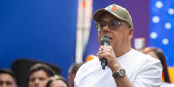 Venezuela anuncia un acuerdo con EE.UU. para reanudar vuelos de repatriación de migrantes