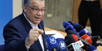 Partido Centrados evalúa postular a Enrique Márquez para elecciones del 25 de mayo