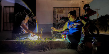 Autoridades restablecen servicio eléctrico tras apagón masivo en el sureste de México