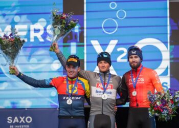 Van der Poel logra el doblete en la E3 Harelbeke con una nueva exhibición