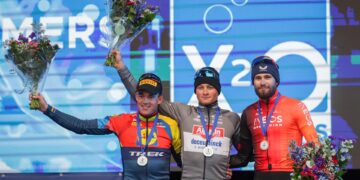 Van der Poel logra el doblete en la E3 Harelbeke con una nueva exhibición