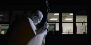 La salud del papa sigue mejorando y ya no necesita la ventilación mecánica por las noches