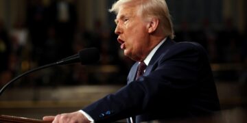 EE.UU. retrasara un mes los aranceles para el sector automotor de México y Canadá