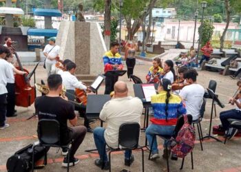 Sistema de Orquestas rindió homenaje a Orlando Briceño y Freddy Villarreal