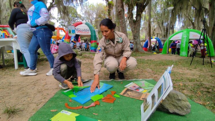 Familias de Mérida disfrutan del Carnaval Infantil en el parque La Isla