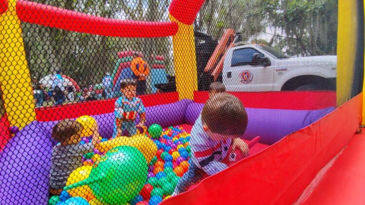Familias de Mérida disfrutan del Carnaval Infantil en el parque La Isla