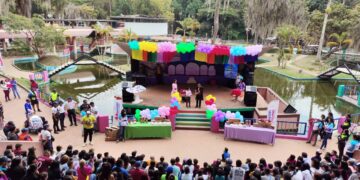 Familias de Mérida disfrutan del Carnaval Infantil en el parque La Isla