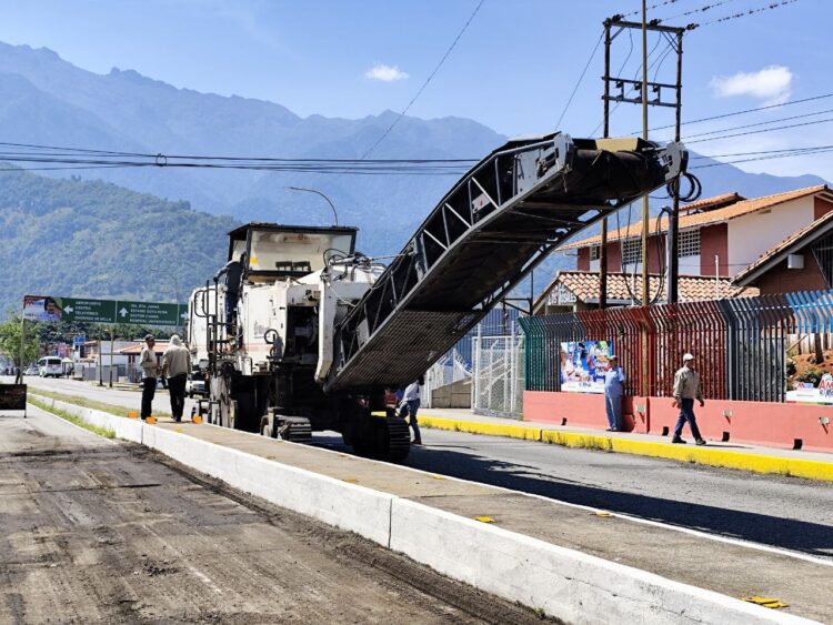 Recuperan calzada de viaductos en Mérida
