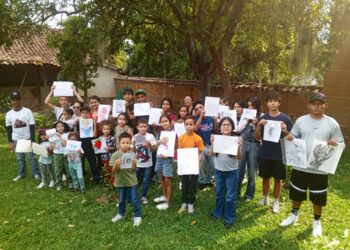 Todo un éxito «Llégate y dibuja»