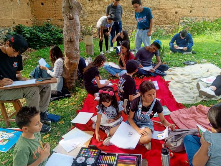 Todo un éxito «Llégate y dibuja»