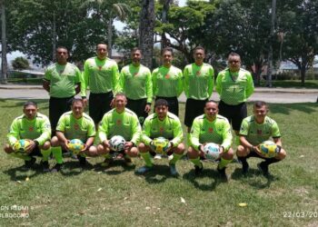 Liga de árbitros de fútbol campo de Boconó estrena uniforme
