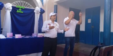 Autoridades y personas con discapacidad auditiva tuvieron taller de lenguaje de señas