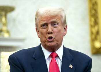 Trump llama «lunático» al juez que trató de bloquear el envío de venezolanos a El Salvador