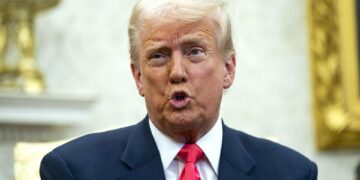 Trump llama «lunático» al juez que trató de bloquear el envío de venezolanos a El Salvador