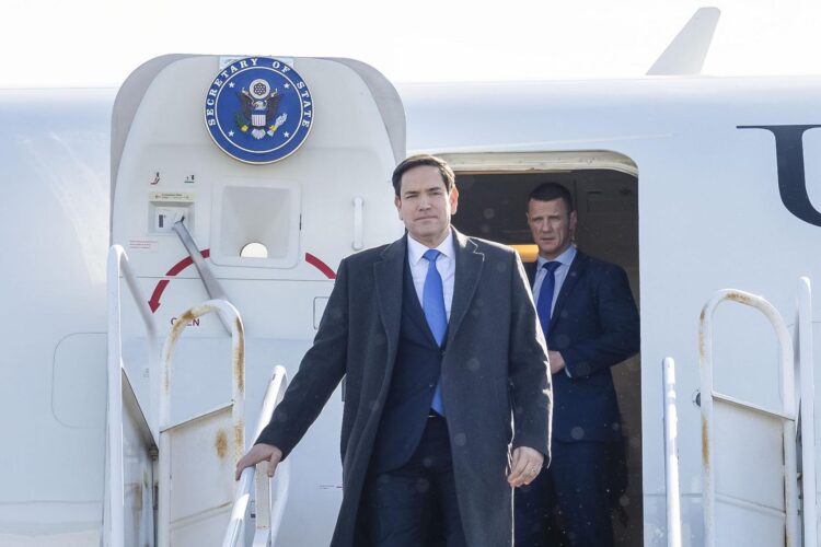 El secretario de Estado de EE.UU., Marco Rubio, fue registrado el pasado 12 de marzo a su llegada al Aeropureto Internacional Jean Lesage, en Quebec (Canadá), para participar en la Cumbre del G-7. EFE/Freddie Everett