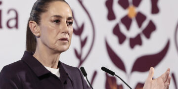 Sheinbaum celebra que la IA de X respondiera a Bukele que ella es la líder más popular