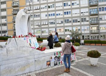 El papa sigue su tratamiento sin ventilación mecánica, tras las insuficiencias respiratorias