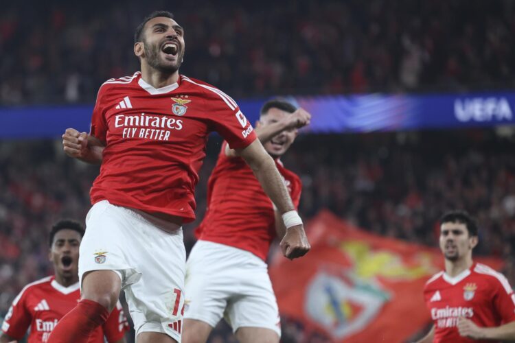 El delantero griego del SL Benfica Pavlidis celebra un gol en Champions en foto de archivo de MANUEL DE ALMEIDA. EFE/EPA