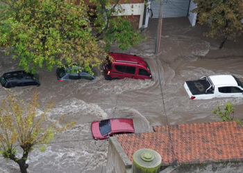 Intensas lluvias dejan bajo el agua a la ciudad argentina de Bahía Blanca