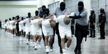 «Tiempos peligrosos», erosión del estado de derecho en EE.UU. comienza con los extranjeros