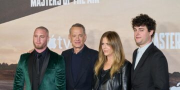 Chet Hanks recrea junto a su padre, Tom Hanks, una escena de ‘Forrest Gump’