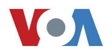 Trump ordena el desmantelamiento de siete agencias, entre ellas la de Voz de América