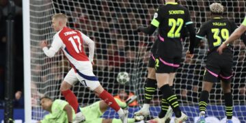 2-2. Trámite para el Arsenal, fiesta para el PSV