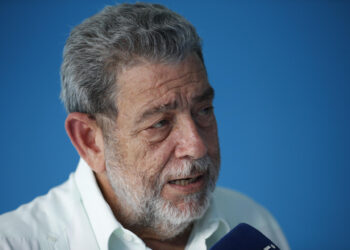 El primer ministro Gonsalves media entre Guyana y Venezuela para que retomen la diplomacia