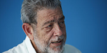 El primer ministro Gonsalves media entre Guyana y Venezuela para que retomen la diplomacia