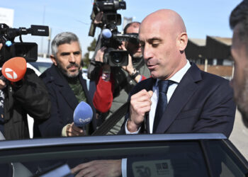 Rubiales recurre su condena a multa: El beso a Hermoso fue un signo de euforia, no delito