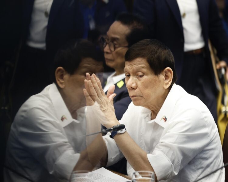 Fotografía de archivo, tomada el 28 de octubre de 2024, del expresidente de Filipinas, Rodrigo Duterte. EFE/EPA/ROLEX DELA PENA