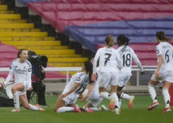 1-3. El Real Madrid hace historia y gana su primer clásico femenino al Barcelona
