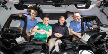 Con zambullida en el mar regresan los dos astronautas atrapados por nueve meses en la EEI