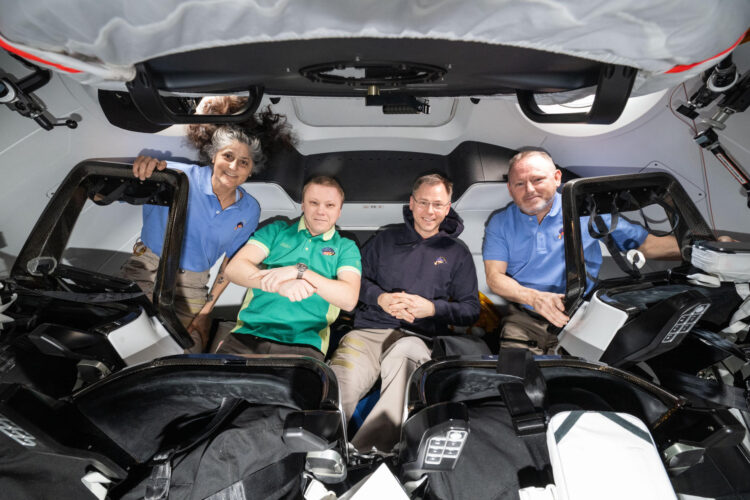 Los astronautas de la NASA Nick Hague, Suni Williams y Butch Wilmore, junto con el cosmonauta de Roscosmos Aleksandr Gorbunovl. EFE/ SpaceX