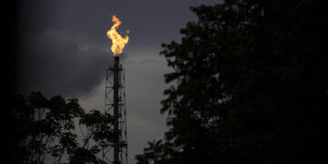 Amenaza de aranceles de Trump pone en la mira a aliados y socios petroleros de Venezuela