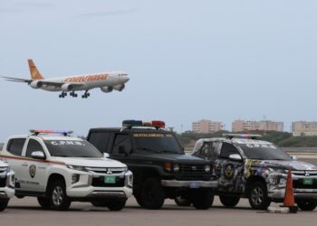 Llega a Maiquetía un avión con 313 migrantes, 151 de ellos niños, repatriados desde México