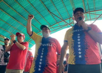 Gobernador Gerardo Márquez arranca campaña «Gente que Resuelve» con una marcha en Tres Esquinas
