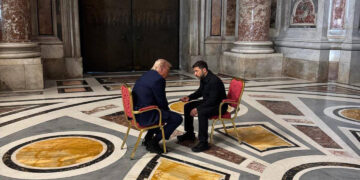 Trump y Zelenski se reúnen en Roma antes del funeral del papa Francisco